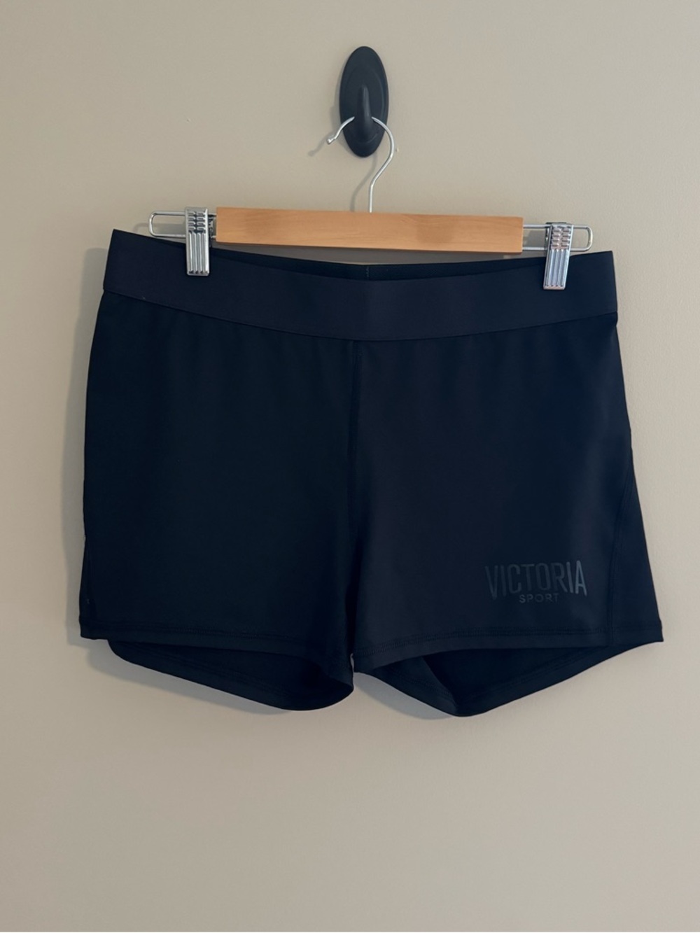 VICTORIA SECRET SPORT - Black Shorts - Size L